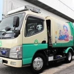 老朽化し、廃止する予定のごみ収集車＝三木市加佐、市清掃センター