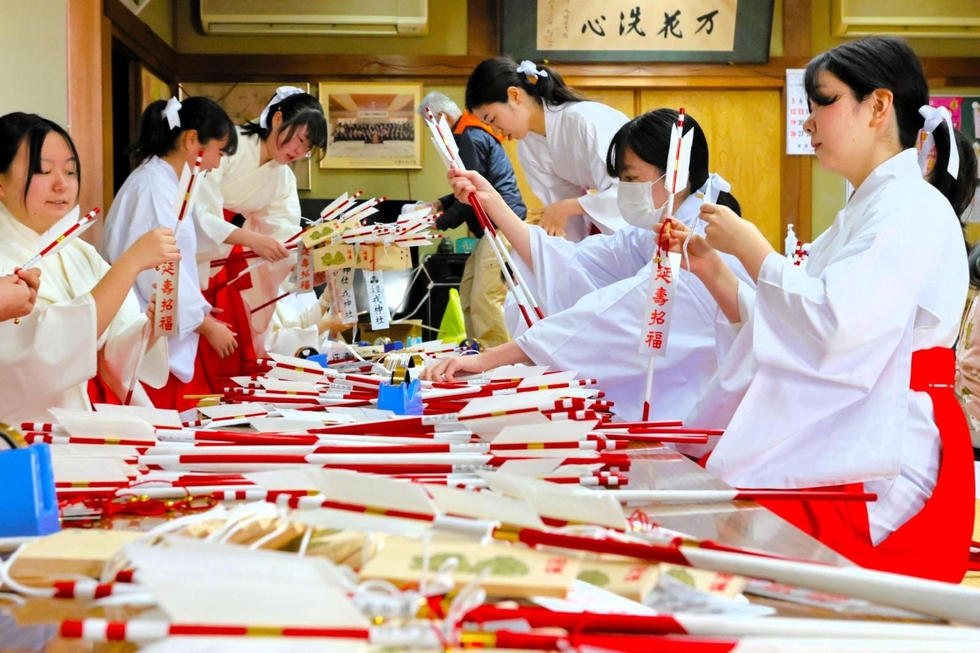 入手困難✨ EVISU　紅白　カモメ ビックペイント　メニーポケット　戎　赤耳 楽天市場】エビスジーンズ 日本製 細めのストレート カモメレッド