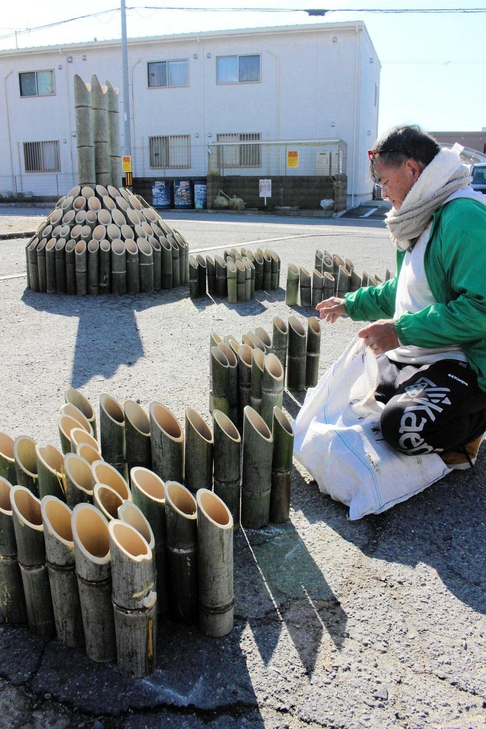 古備前の筒形花生けです。只今年末売り切り祭です❣️ a_18542098.jpg
