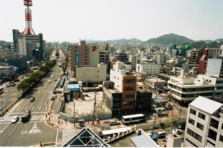 崩壊した三菱銀行兵庫支店の跡地＝１９９５年４月１０日、神戸市兵庫区水木通１
