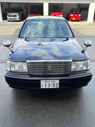 三木市が売却する公用車のクラウン（三木市提供）