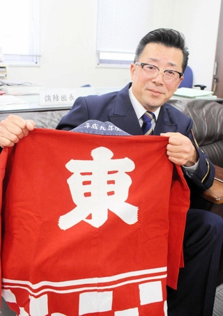 名前入りの赤い法被を着て祭りの屋台を巡行するのが「誇らしい」＝三木市消防本部