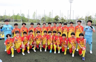 全国大会での健闘を誓うジンガ三木の選手たち＝県立三木総合防災公園