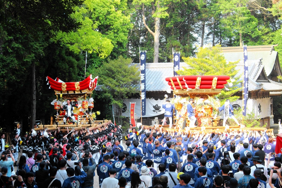 屋台練り、かけ声高く 獅子舞の太鼓、女性が初担当 美坂社と御酒神社で