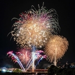 ｔｏｓｈｉ．ｘｙｚさんの「闘龍灘に大輪花を！！」＝５月３日、加東市、闘龍灘