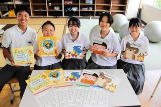 ボランティアに取り組んだ生徒たち＝三木東中学校