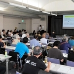 「みきティブ」への参加を検討する団体担当者が集まった説明会＝三木市立教育センター