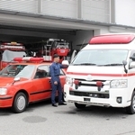 売却される消防指令車のクラウン（左）と救急車のハイメディック。いずれも高値が期待される＝三木市福井