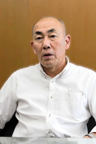 市政の課題や抱負を語る石田寛副市長＝三木市役所