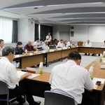 「別所ふれあいバス」の廃止などが協議された三木市地域公共交通検討会議＝三木市役所