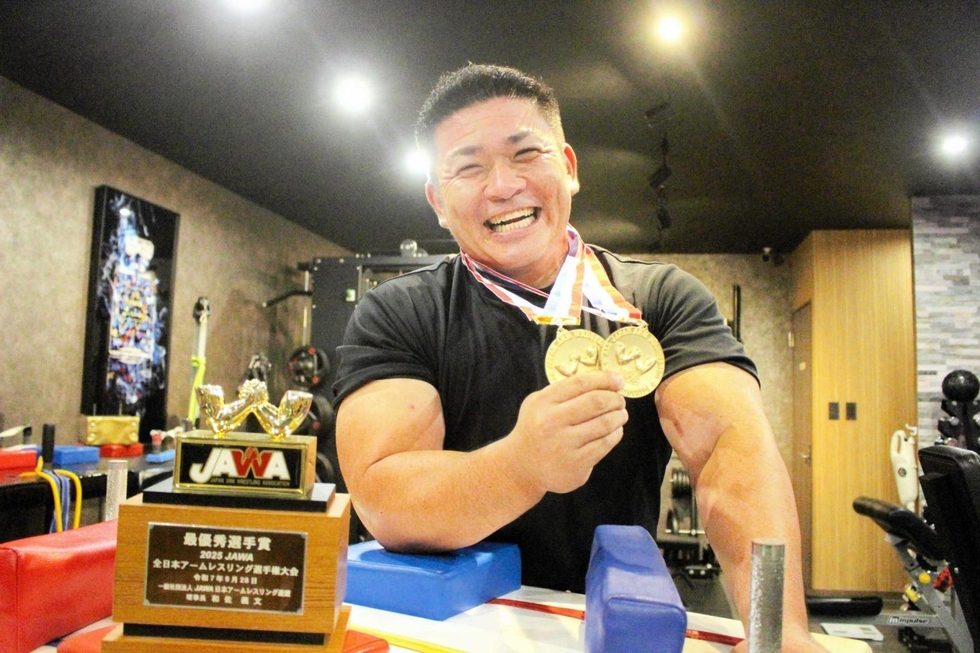 アームレスリング全日本選手権、両腕で日本一 「鉄腕三木」の澤田さん