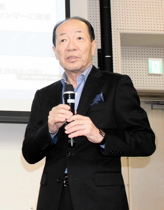 軍政が続くミャンマーの情勢について話した丸山市郎さん＝関西国際大学