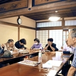 三木の歴史、文化から身近な話題まで語り合う「玉置サロン」＝三木市本町２、旧玉置家住宅