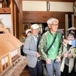 かやぶき民家を観光資源に　三木市高齢者大の生徒らが「ガイドボランティア研修」　吉川