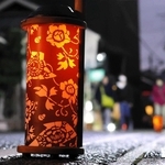 歴史的な町並みが温かな光に包まれ　三木「湯の山街道」、15日にライトアップ