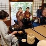 紅葉の季節、華やぐ旧小河家別邸　三木の国登録文化財　市民ボランティアが手入れや運営に力