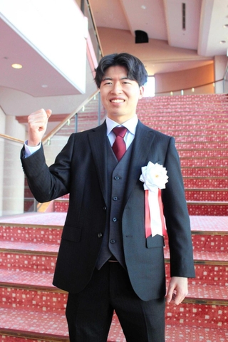 式典実行委員長を務めた香下恵達さん＝三木市文化会館