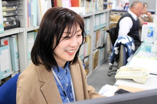 阪神・淡路大震災で「人の力の大きさを知った」と話す佐藤佳奈さん＝三木市役所