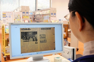 パソコン画面に表示された「みきデジタルアーカイブ」の資料＝三木市立中央図書館