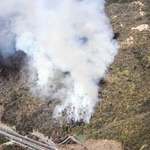 三木市内で発生した林野火災（三木市消防本部提供）