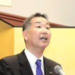 ５日の新春賀会で物価高騰対策について語った仲田一彦市長＝三木市細川町垂穂