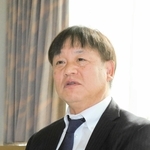 「三木のみなさんと一緒に目標に向かう」と抱負を語ったサムティ硬式野球部の小川博文監督＝三木市役所