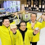 酒米・山田錦の誕生９０周年をＰＲする吉川まちづくり公社のメンバー＝道の駅よかわ