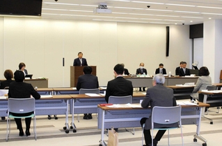 北播磨総合医療センターの新年度予算について議論された企業団議会＝小野市市場町