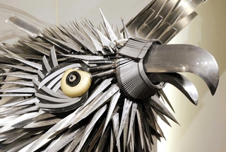 【Before】どことなく表情が優しい従来の金物鷲＝道の駅みき