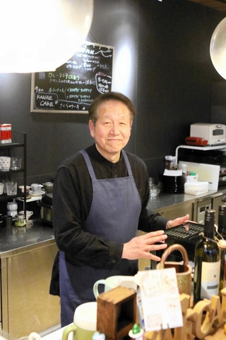 カナエカフェの岩﨑英一さん＝三木市吉川町金会