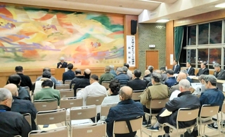 ３月末での解散を決めた「三木城下町まちづくり協議会」の臨時総会＝三木市中央公民館