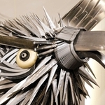 【After】金物鷲の瞳の上で存在感を放つ穴屋鑿＝道の駅みき