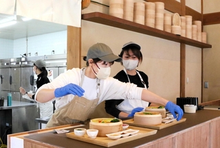 せいろ蒸しメニューを中心に提供するレストラン「蒸ＳＥＩＲＯ＆ＣＡＦＥ」＝三木市吉川町吉安