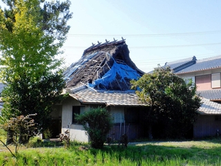 三木市が空き家と判定した住宅。その後、取り壊された＝三木市内（三木市提供）