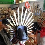 三木甲冑倶楽部が作った豊臣秀吉ゆかりのかぶと。武者行列で披露される＝三木市福井