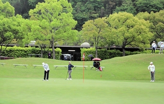 昨年の「三木市レディースゴルフトーナメント」の様子＝東広野ゴルフ倶楽部（同市提供）