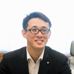 三木市議会の議長に就任した岸本和也氏＝三木市役所
