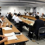 神戸電鉄粟生線の２０２５年度利用者数などが報告された活性化協議会＝三木市役所
