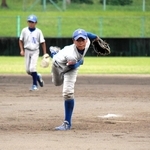 決勝では小林龍馬主将ら西脇野球スポーツ少年団の投手陣がピンチでも粘り強い投球を見せた＝三木山総合公園野球場