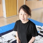 「ドラマチックでないと作品になり得ない」。創作の合間に笑顔を見せる池田安澄さん＝三木市志染町