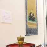 別所長治から雲龍寺住職に贈られたと伝わる金天目茶わん＝みき歴史資料館