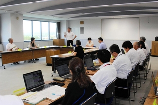 中学校部活動の地域展開「みきティブ」や豊地小学校の統合などについて報告があった三木市総合教育会議＝同市役所