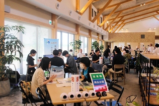 「ひとときみき」で開かれたジョブトーク＝三木市志染町青山７