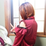 アリサの別人格の一つ「リリ」は自称アイドルで洋服のセンスもまったく異なる＝埼玉県内