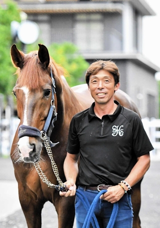 稗田龍馬選手とヴァガボンド号＝東京都世田谷区、ＪＲＡ馬事公苑（日本馬術連盟提供）