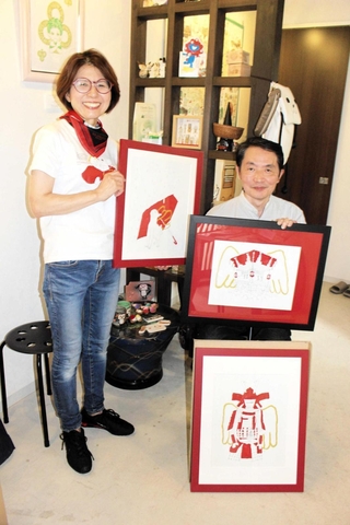 初めて夫婦そろって展覧会に出品するこゆりさん（左）と良仁さん＝三木市本町３