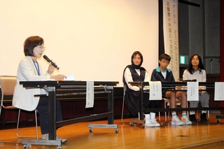 日本での進学などについて話す子どもら＝三木市中央公民館