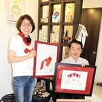 初めて夫婦そろって展覧会に出品するこゆりさん（左）と良仁さん＝三木市本町３