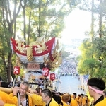 石段上り豪快宮入り　8地区の屋台練り合わせ　三木・大宮八幡宮で宵宮、本宮＜はりまの秋祭り＞