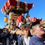 ＜はりまの秋祭り＞屋台総練り、天高く　三木・岩壺神社　自慢の7基が縦横無尽に